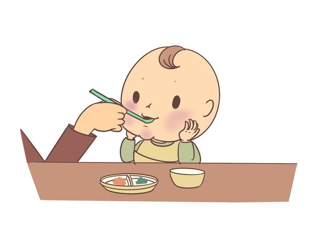 おいしそうに離乳食を食べる赤ちゃん