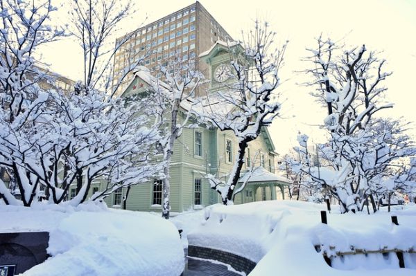 北海道札幌時計台雪景色